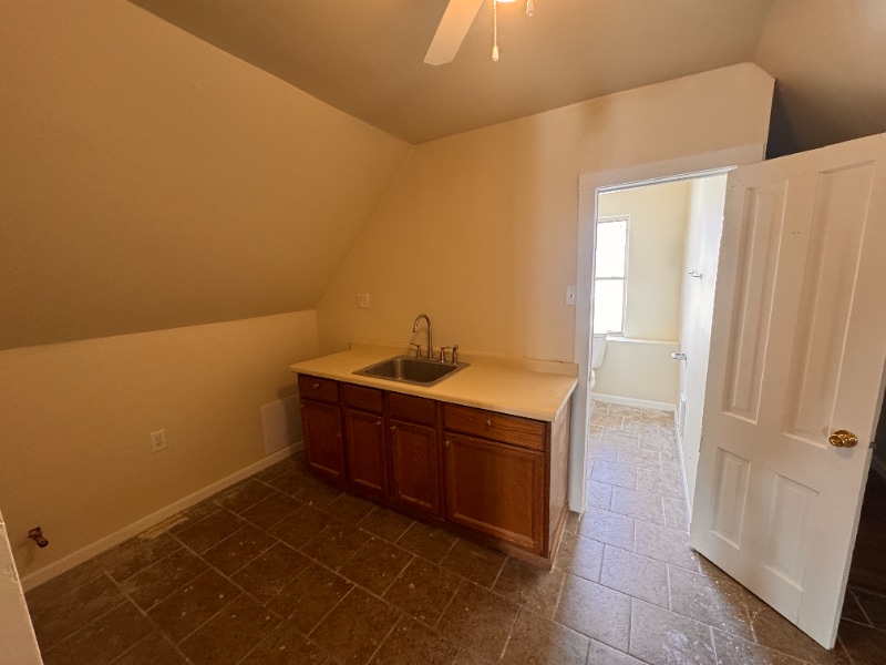 Building Photo - 2112 W Greenfield Ave