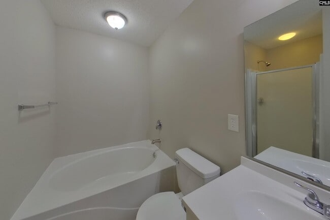 Building Photo - 121 Eagle Pointe Dr