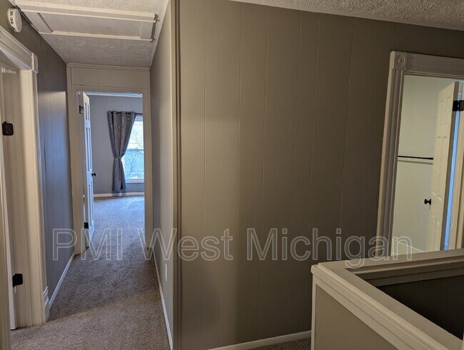 Building Photo - 144 Page St NE