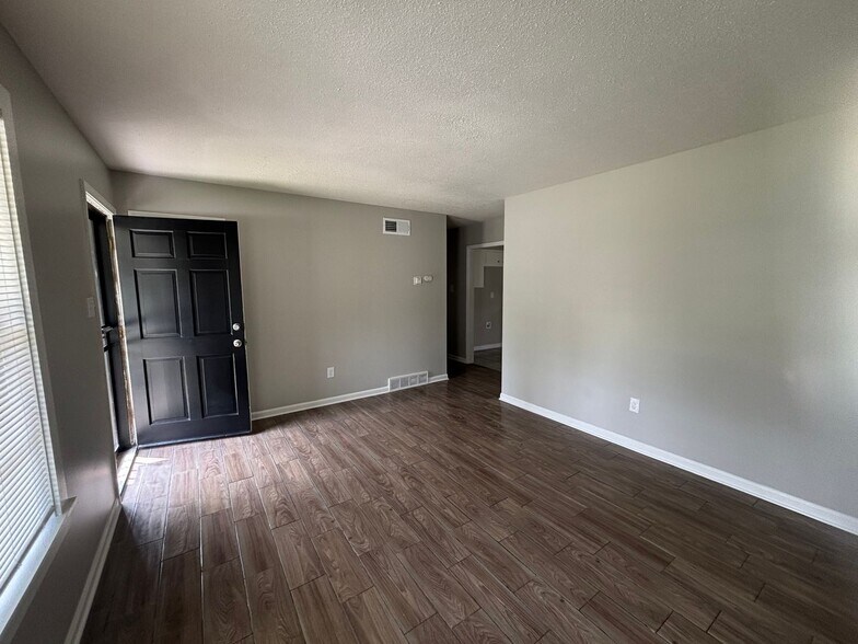 Building Photo - 5293 Beaverton Dr