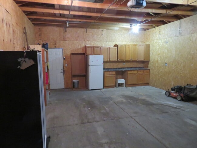 Building Photo - 6948 W Wellington Ave