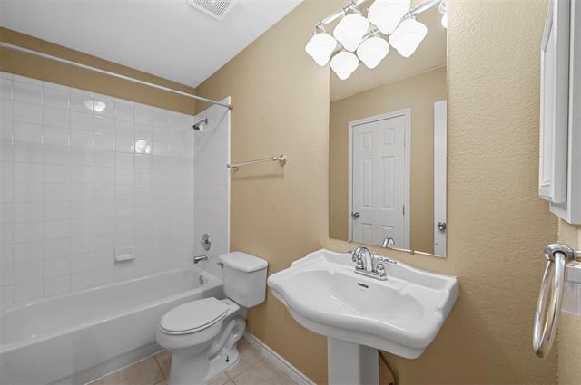 Building Photo - 9229 Chesapeake Ln