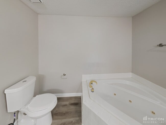Building Photo - 65 Brentwood Dr