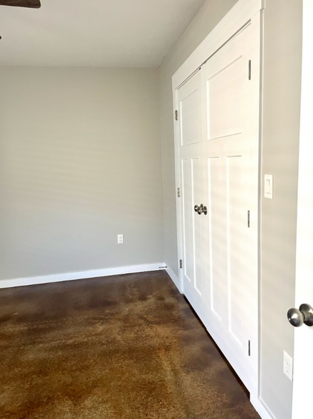 Building Photo - 259 Wolf Den Dr