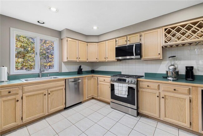 Building Photo - 42 Rollingwood Dr