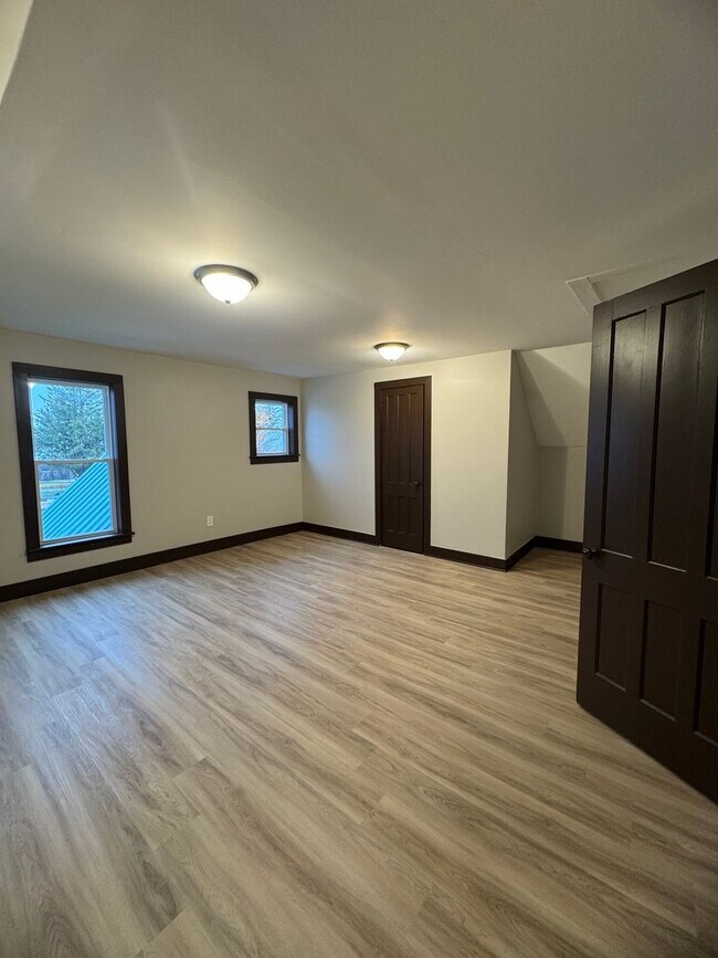 Building Photo - 9612 Bowman St