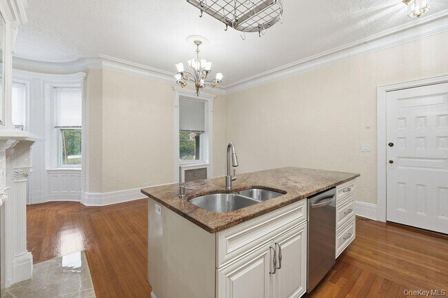 Building Photo - 61 Orchard Ave