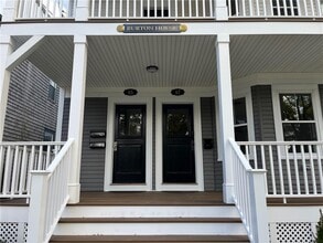 Building Photo - 65 Burton St