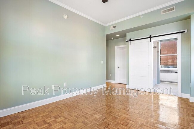 Building Photo - 212 E Clay St