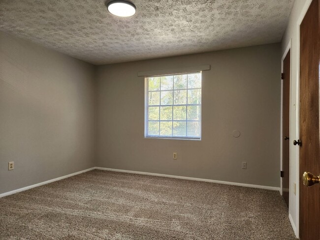 Building Photo - Two bedroom apartment near East 52nd and Myers Middle School