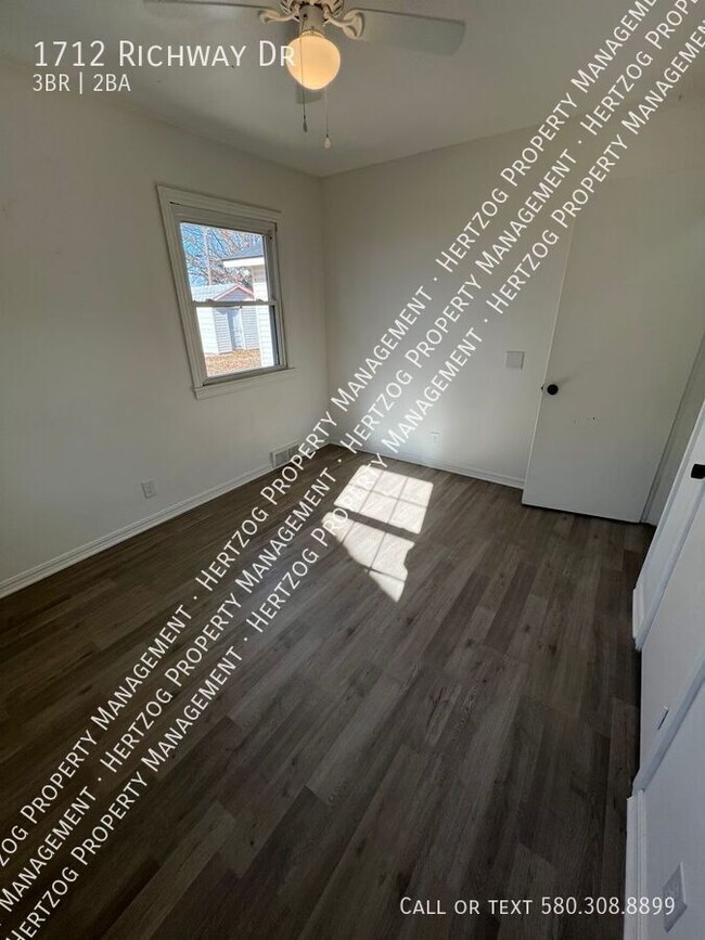 Building Photo - 1712 Richway Dr