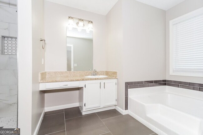Building Photo - 2869 Overlake Run
