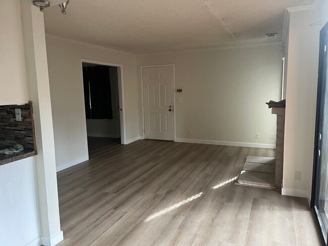 Building Photo - 1001 La Terrace Cir