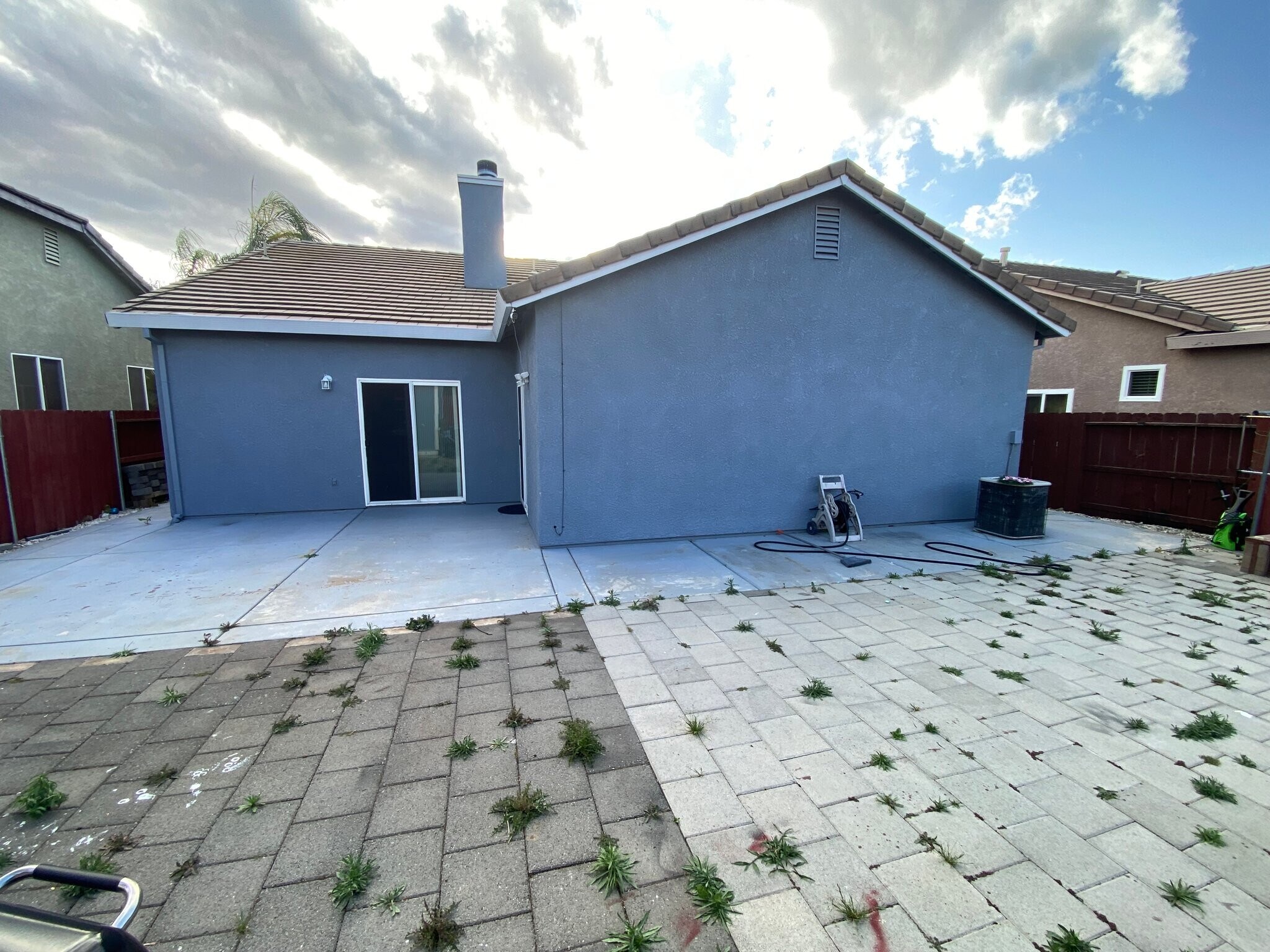 Building Photo - 686 Anna Dr