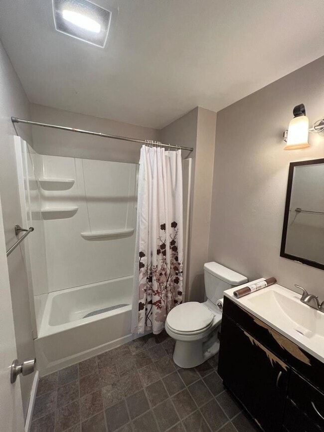 Building Photo - 607 English Creek Ct