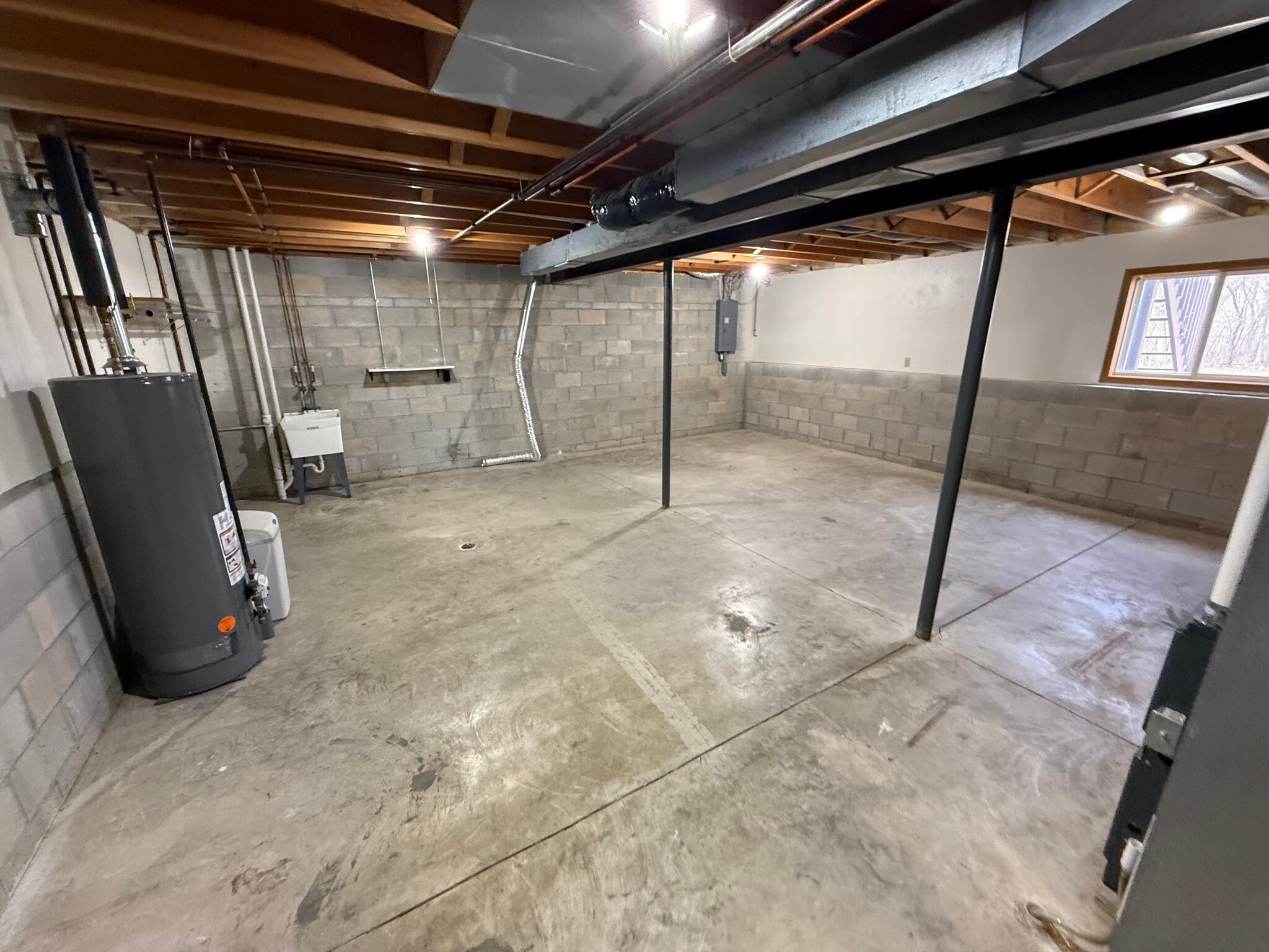 Basement utility/storage - 1350 Sunnydale Cir