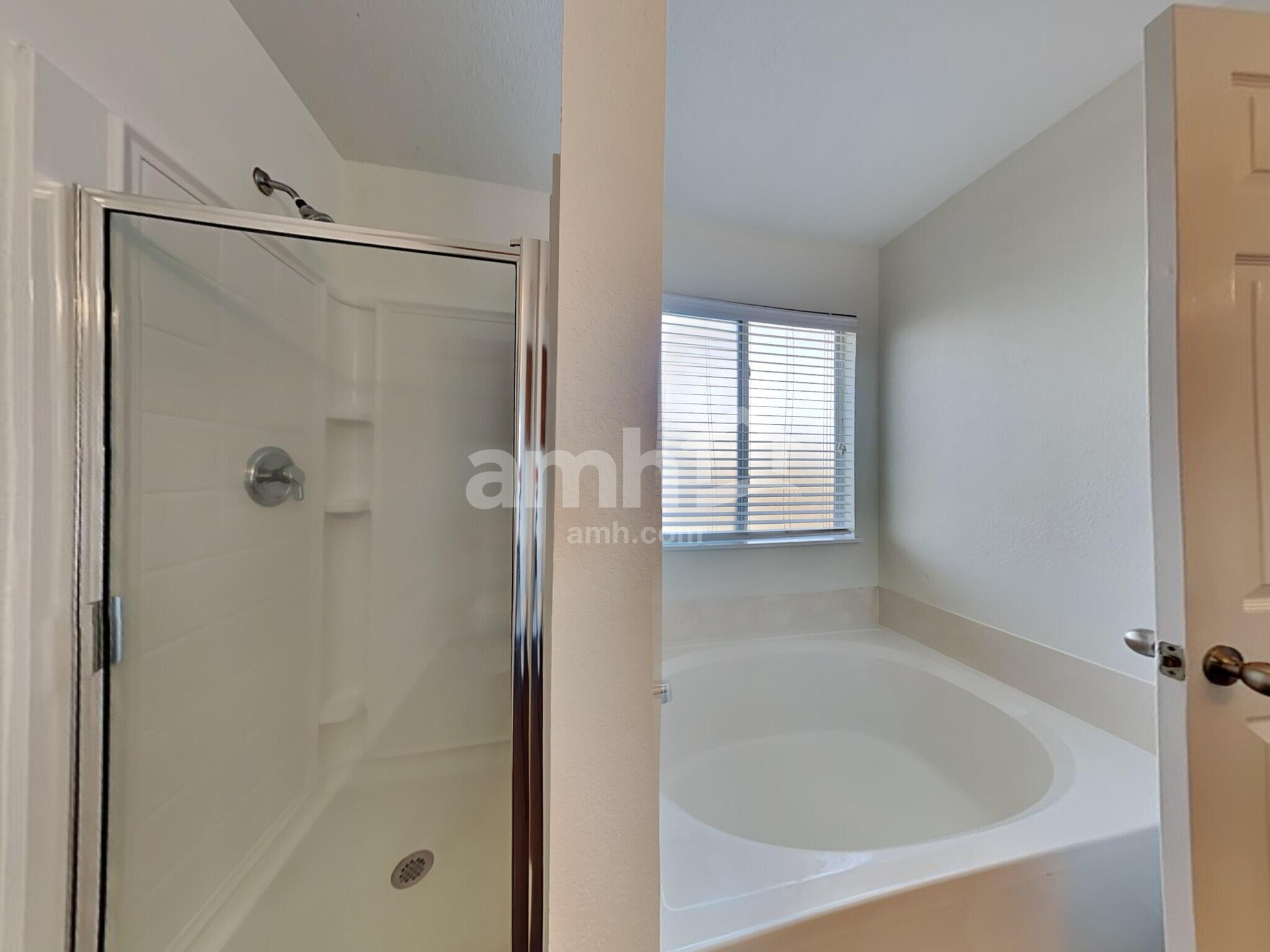 Building Photo - 118 Fontana Albero