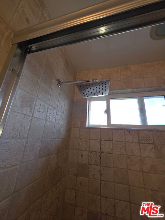 Building Photo - 670 Broadway St