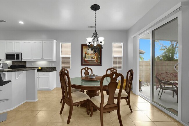 Building Photo - 515 Omar St