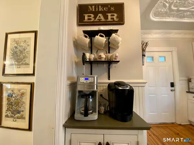 Building Photo - 27 Quintard Ave