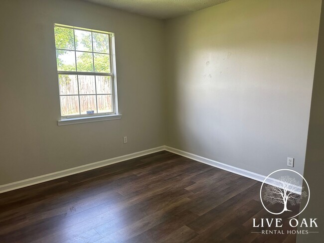 Building Photo - ENJOY A $500 MOVE-IN CREDIT WHEN YOU LEASE TODAY!**