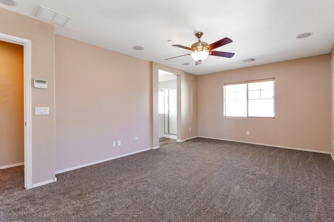 Building Photo - Welcome to this beautiful 3 bedroom, 2.5 bathroom home located in Avondale, AZ