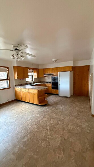 Building Photo - 2555 N Nordica Ave