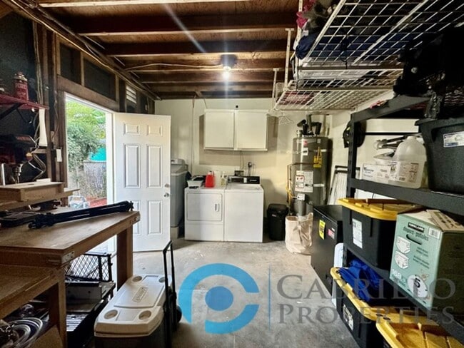 Building Photo - Beautifully Renovated 4BD/2BA Home in Central San Diego with Private Yard & Attached Car Garage!