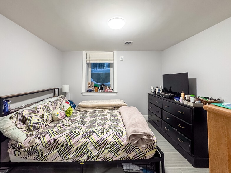 Building Photo - 62 Hecla St