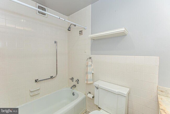 Building Photo - 4401 Roland Ave