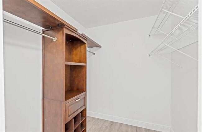 Building Photo - 2304 Lucaya Ln