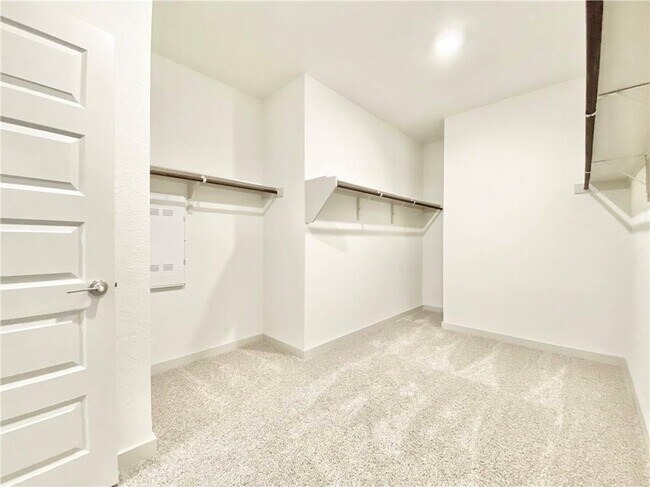 Building Photo - 100 Geminiflora Bend