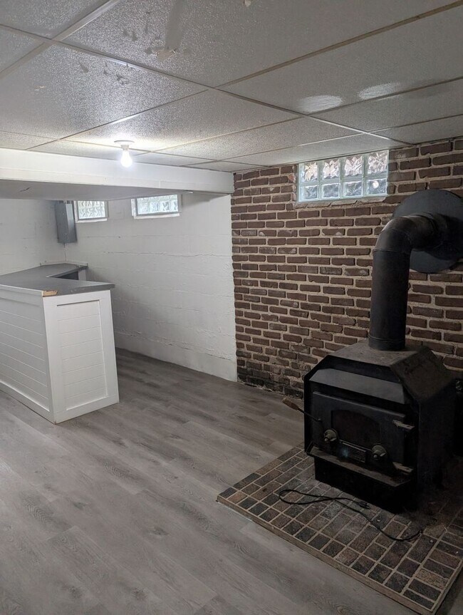 Building Photo - 4BD/2BA - University View - 1 car garage