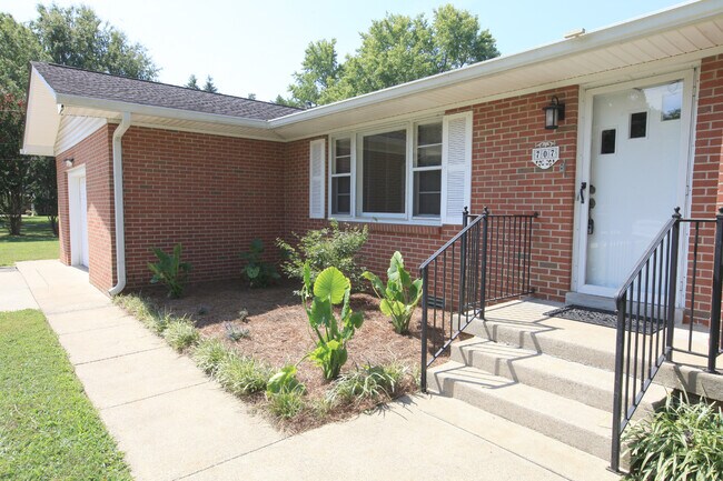 Building Photo - 707 Cathy Ct