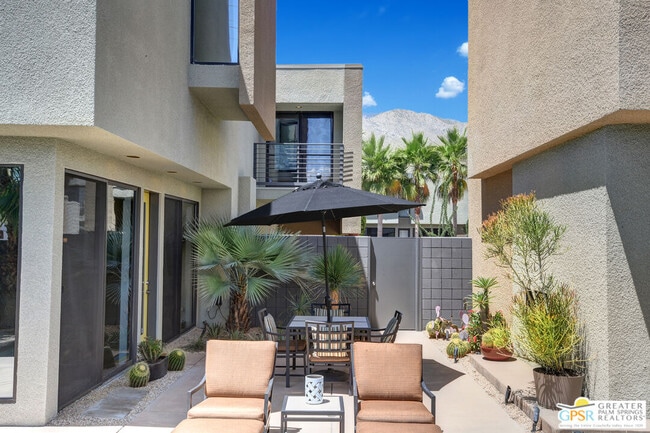 Building Photo - 1536 E Baristo Rd