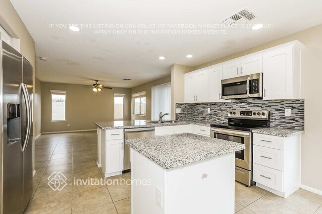 Building Photo - 1618 E Daniella Dr