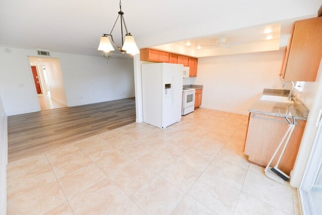 Building Photo - 251 Avenida Madrid