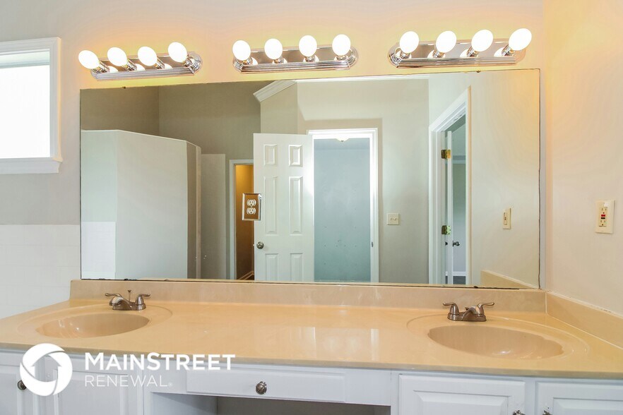 Building Photo - 7299 Pinnacle Oaks Dr