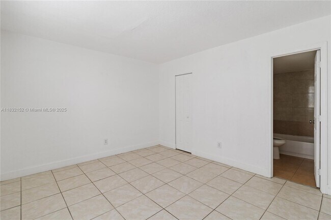 Building Photo - 1095 W 77th St