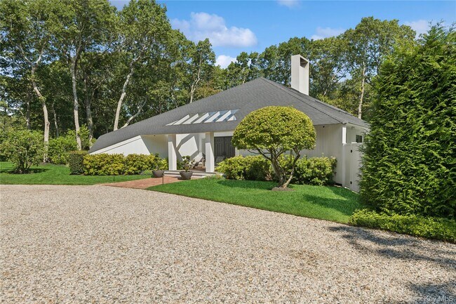 Building Photo - 10 Lakewood Ln
