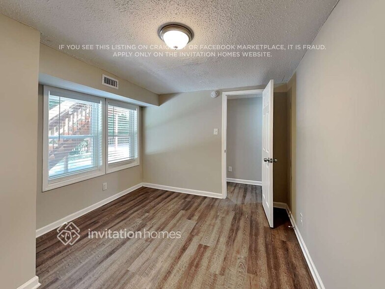 Building Photo - 5789 Chisholm Trail SW