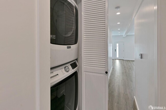 Building Photo - 68 Cayuga Ave