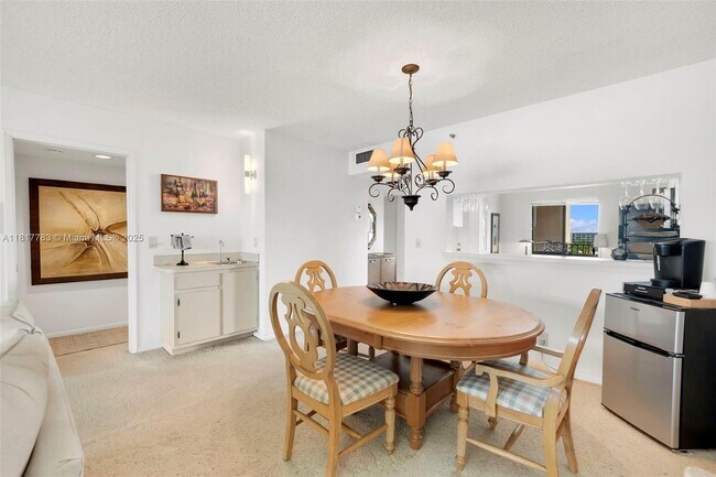 Building Photo - 2206 S Cypress Bend Dr