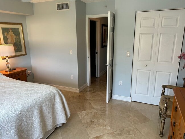 Building Photo - 3606 S Ocean Blvd