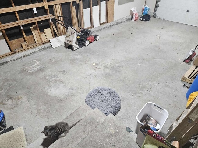 Building Photo - 365 Bare St