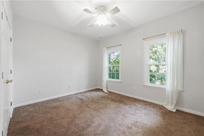 Building Photo - 424 Lindbergh Drive NE