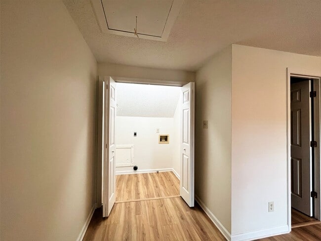 Building Photo - GREAT NORTHWEST LOCATION 2 BDRM / 2 BATH C...