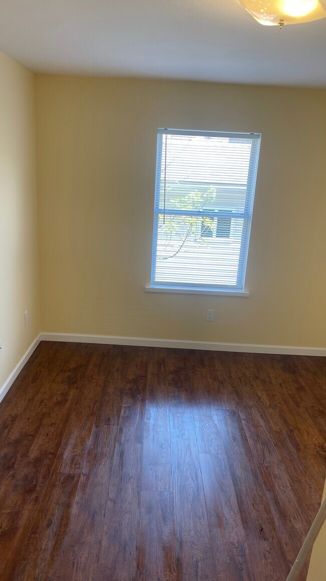 Bedroom - 2713 S Alder St