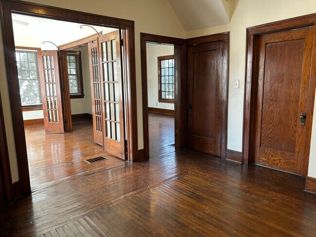 Building Photo - col218