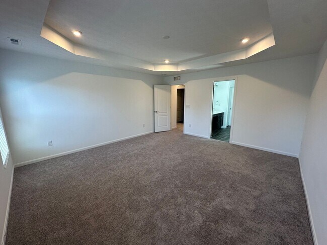 Building Photo - 10520 Vista View Dr